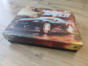 Xbox One X + 2 pulti + 2 akut ja laadija (2 foto / 5)