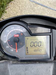 Aprilia sr50r (1 foto / 4)