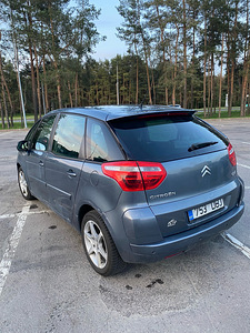 Auto Citroen C4 Picasso 1.6 HDi 80kw (6 foto / 13)