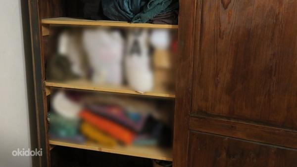 Старинный крепкий шкаф/гардероб в сельском доме периода EW (фото #4)