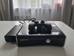 XBOX360 + FreeBoot 120Гб (2 фото из 3)