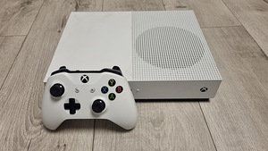 Xbox one 500gb + gamepad (1 foto / 2)