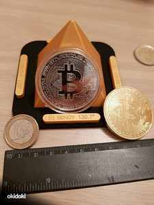 Suur ja raske metalli krüptovaluudi kullatud münt - Bitcoin (1 foto / 3)