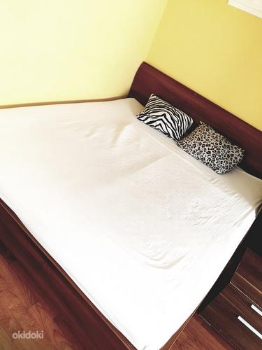 Хорошая итальянская тяжелая кровать и новые матрасы 180х200 (фото #1)