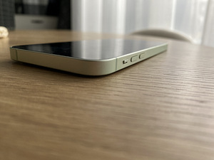iPhone 12 64 ГБ (2 фото из 4)