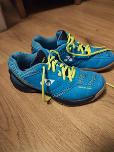Yonexi sulgpallitossud Power Cushion 30, suurus 37 (1 foto / 3)