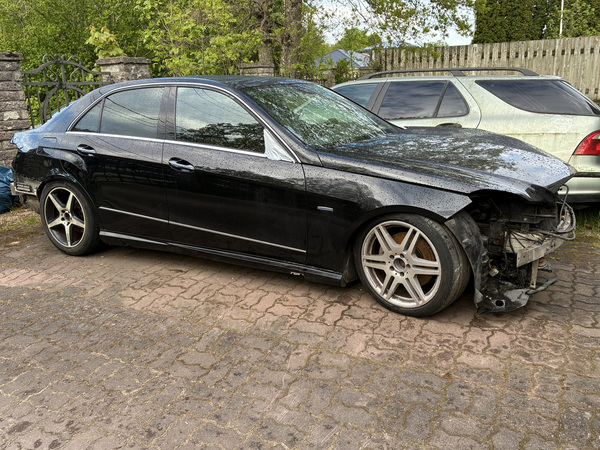 Mercedes w212 E350 CGI müüa tervikuna vōi varuosadeks