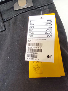 Uued mustad naiste teksad (2 foto / 3)