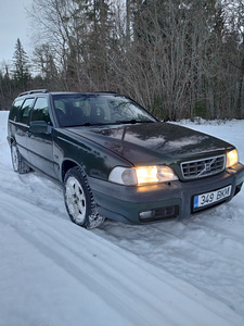 Volvo V70XC (3 фото из 13)