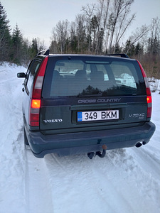 Volvo V70XC (4 фото из 13)