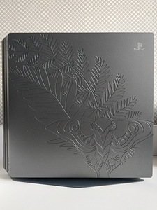 Playstation 4 Pro- The Last of Us 2 special edition komplekt (8 foto / 9)