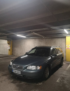 VOLVO V70 2.4 120KW EURO 3 DIISEL ‐ MANUAAL (2 foto / 6)
