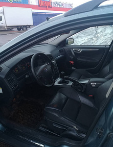 VOLVO V70 2.4 120KW EURO 3 DIISEL ‐ MANUAAL (3 foto / 6)