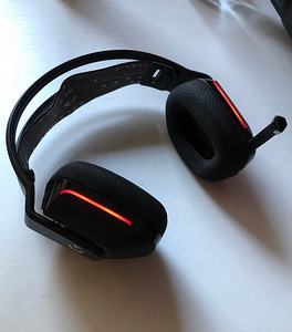 Беспроводная связь Logitech G733 (1 фото из 1)