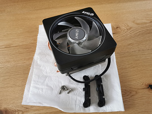 М: Процессорный кулер AMD Wraith Prism (1 фото из 2)