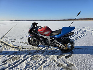 2001 Yamaha yzf-r6 (7 foto / 7)