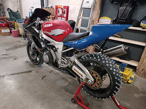 Yamaha r6 velgedel piigid (2 foto / 5)