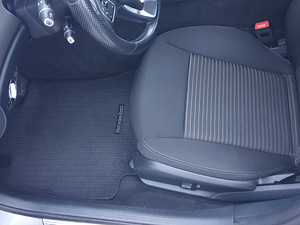 Mercedes-Benz E 220 D (3 foto / 15)