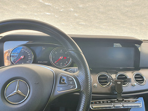 Mercedes-Benz E 220 D (13 foto / 15)