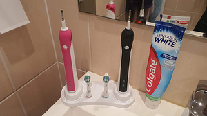 Oral-B elektrilise hambaharja hoidik kahele (3 foto / 3)