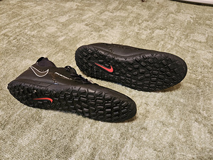 Laste jalgpallijalatsid Nike Phantom (5 foto / 5)