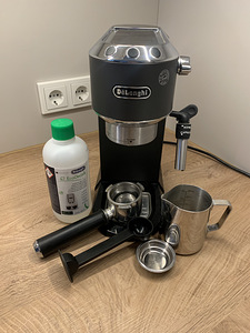 Кофемашина Delonghi (3 фото из 3)