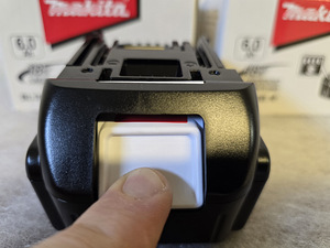 Аналоговый аккумулятор Makita. 18В 6.0А. Новый (8 фото из 10)