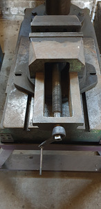 Müün suured tööstuslikud pöörd-alusega kruustangid 250 mm (3 foto / 3)
