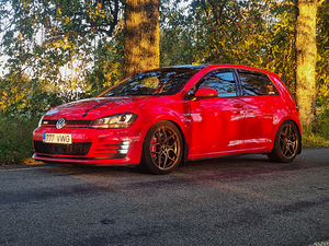 Volkswagen Golf GTI (5 foto / 15)