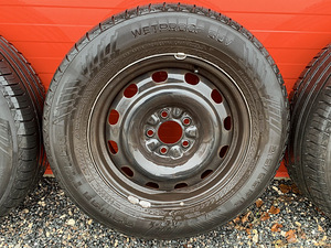 Nokian Wetproof SUV suverehvid 215/65 R16 102H XL (4 foto / 10)