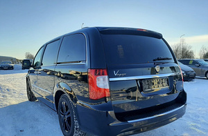 Lancia Voyager 2.8 R4 CRD 120kW (1 foto / 14)
