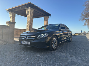 Mercedes-Benz E220 D 4Matic (1 foto / 7)