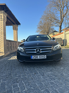 Mercedes-Benz E220 D 4Matic (5 foto / 7)