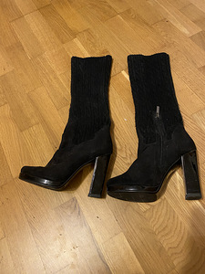 Продажа. Сапоги женские (2 фото из 2)