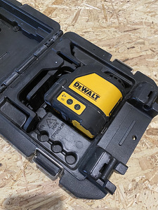 DeWalt DW088CG laser (1 foto / 3)