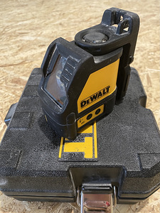 DeWalt DW088CG laser (2 foto / 3)