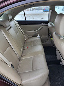 Toyota Avensis (6 foto / 9)