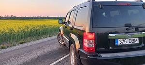JEEP CHEROKEE 2.8CRD (2 foto / 7)
