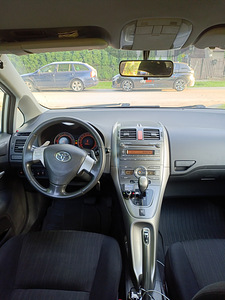 Toyota Auris (4 фото из 5)