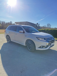 Mitsubishi Outlander (2 фото из 9)