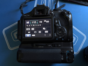 Canon 600D + EFS 18-55mm (2 foto / 5)