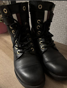 Tommy Hilfiger (2 фото из 4)