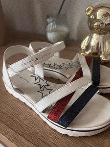 Tommy hilfiger (1 фото из 3)