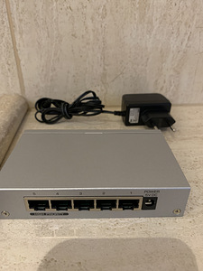 5-port desktop switch Zyxel ES-105A v2 (1 foto / 3)