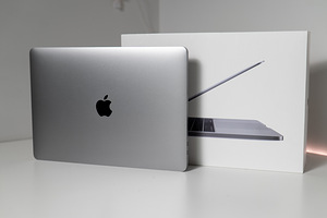 Apple MacBook Pro 13" Space Gray (2018, Touch Bar) 16GB 512 (4 foto / 8)