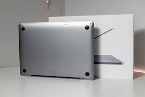 Apple MacBook Pro 13" Space Gray (2018, Touch Bar) 16GB 512 (5 foto / 8)