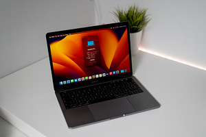 Apple MacBook Pro 13" Space Gray (2018, Touch Bar) 16GB 512 (6 foto / 8)