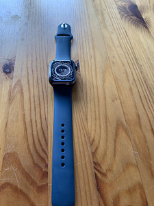 Apple watch series 7 GPS+LTE 41mm Stainless Steel (1 foto / 4)