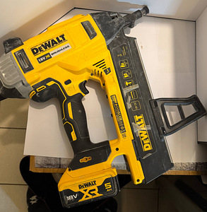 DeWalt DCN890 naelpüstol (2 foto / 2)