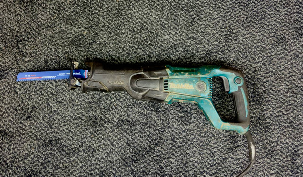 Makita saabelsaag